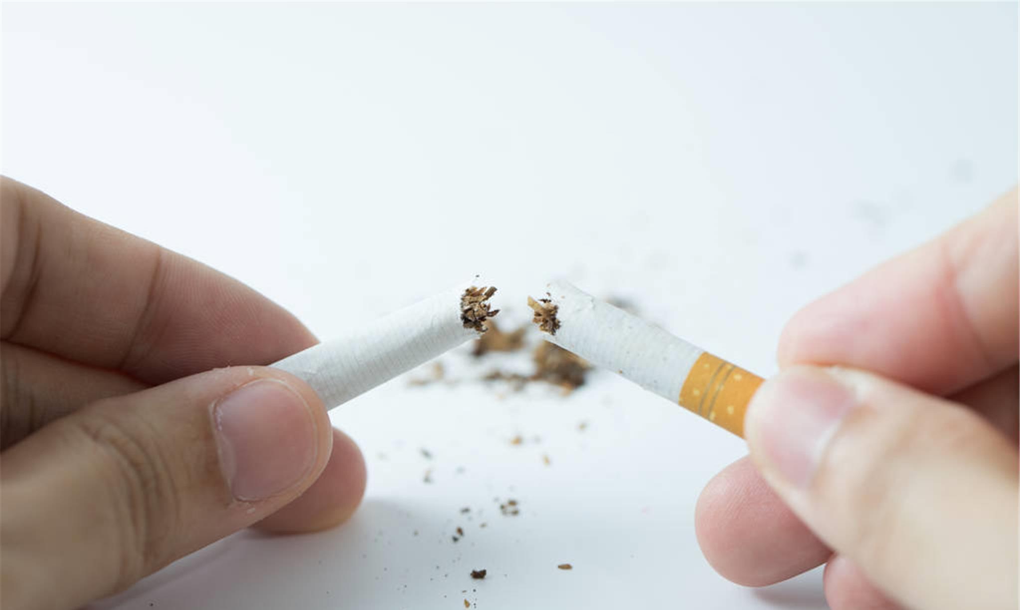 提醒烟民:这个年龄戒烟,可增