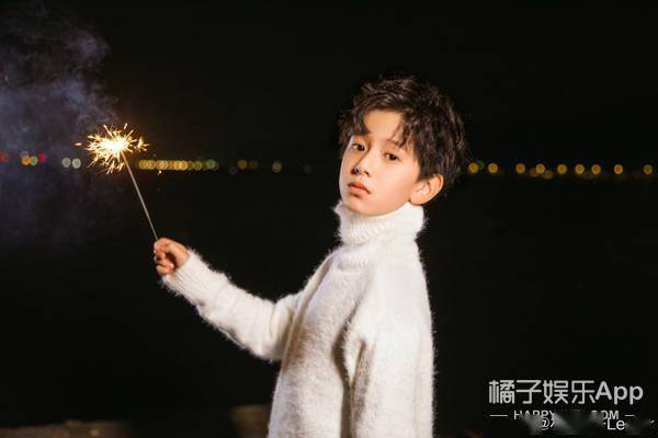 首页>要闻>正文> 在林子烨微博找到了几张艺术写真↓天选之"子",是