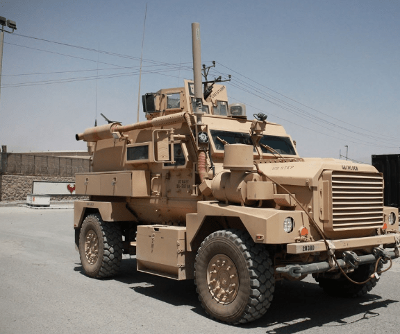 世界一流轻型装甲车美洲狮反地雷防伏击车不仅颜值高实力也不凡