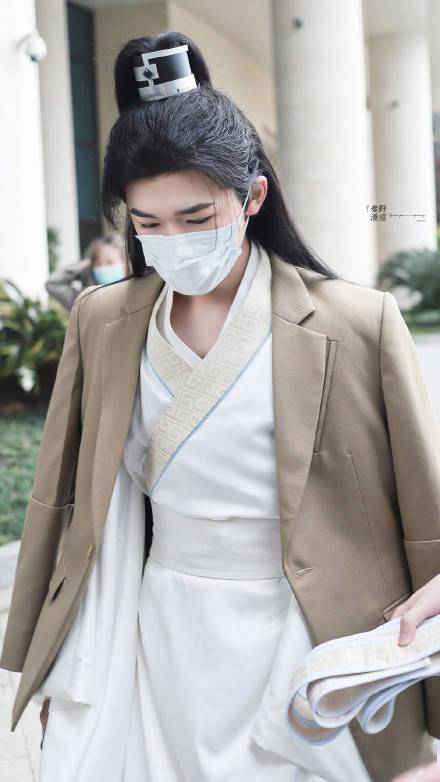 宋亚轩萌探探探案上班路透来袭绝美古装高马尾造型太惊艳了