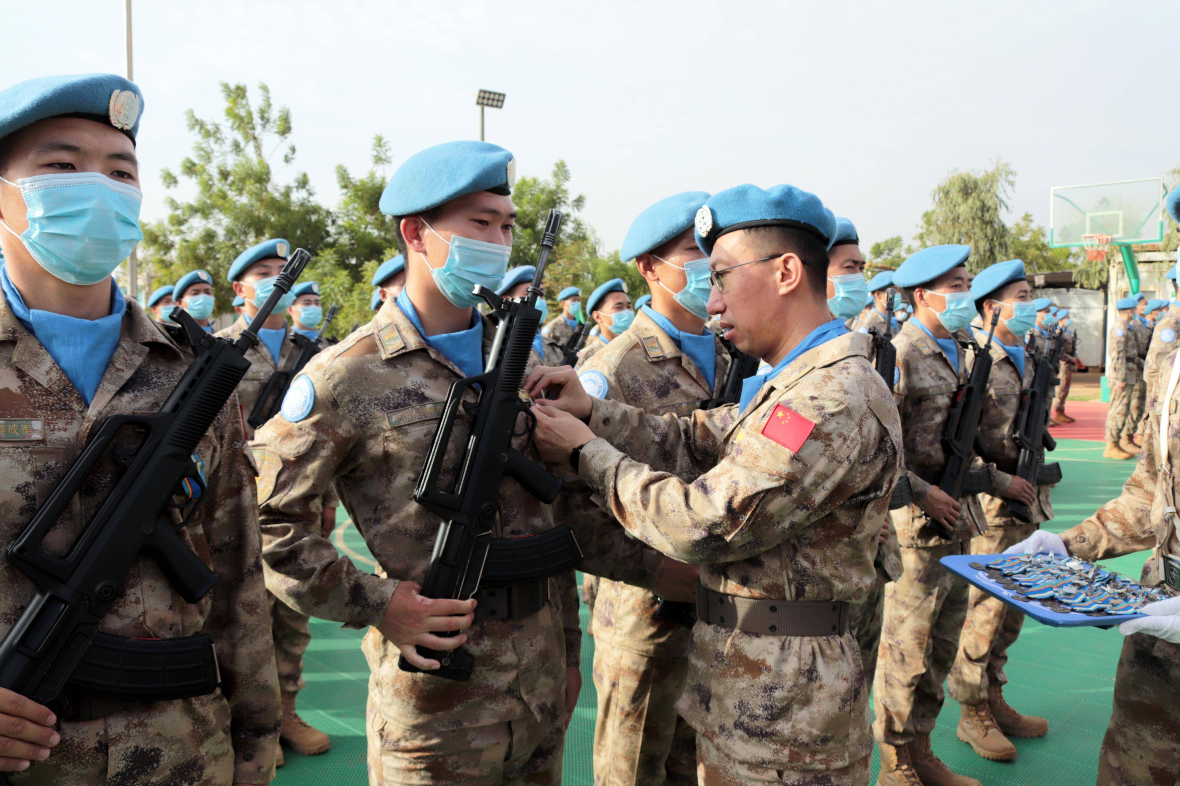 中国第八批赴马里维和部队官兵获得联合国"和平荣誉勋章"
