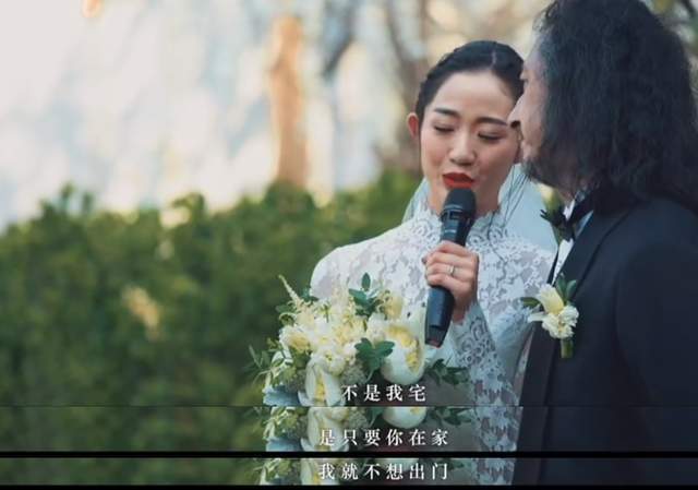 网红千惠公开婚礼改口视频:刘欢主持,大25岁丈夫三宝老师气场稳