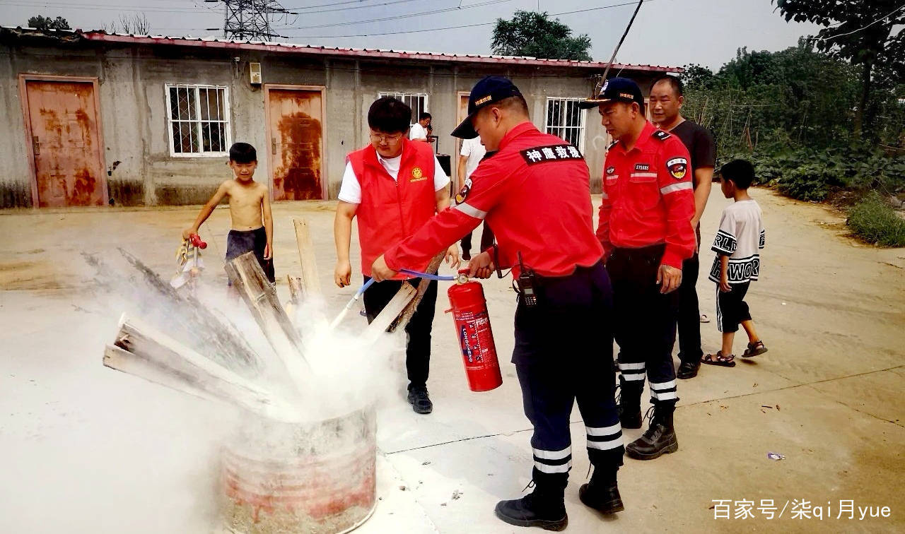 庆建党百年，新郑神鹰救援队与政府和社会等部门联合开展消防演练