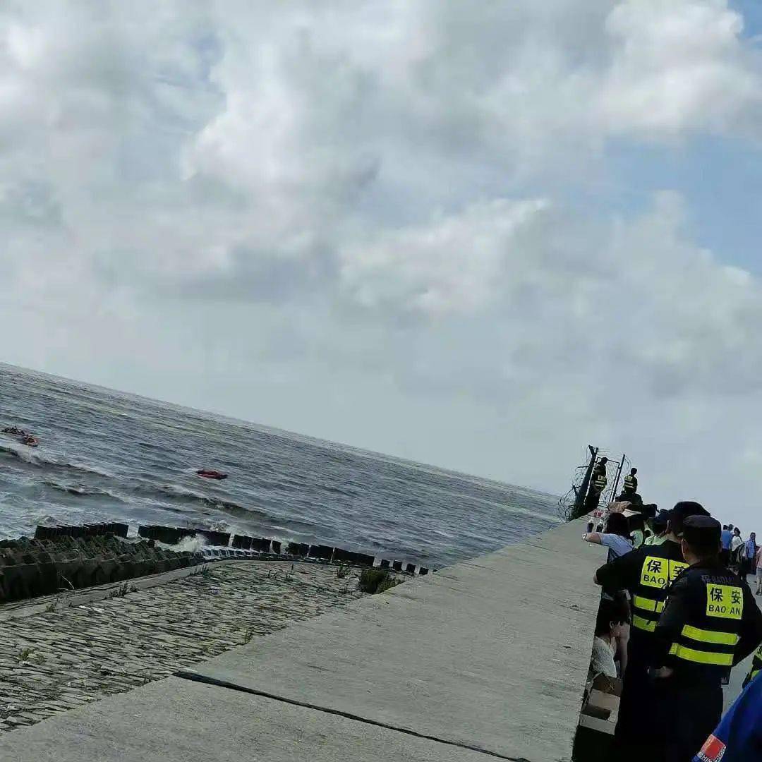 悲痛！跳海救4名游客，29岁退伍军人不幸遇难