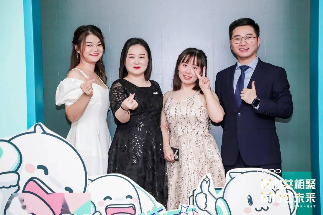 店长们盛装出席主持人开场精英店长颁奖优秀经验传承官最终评选结果公布