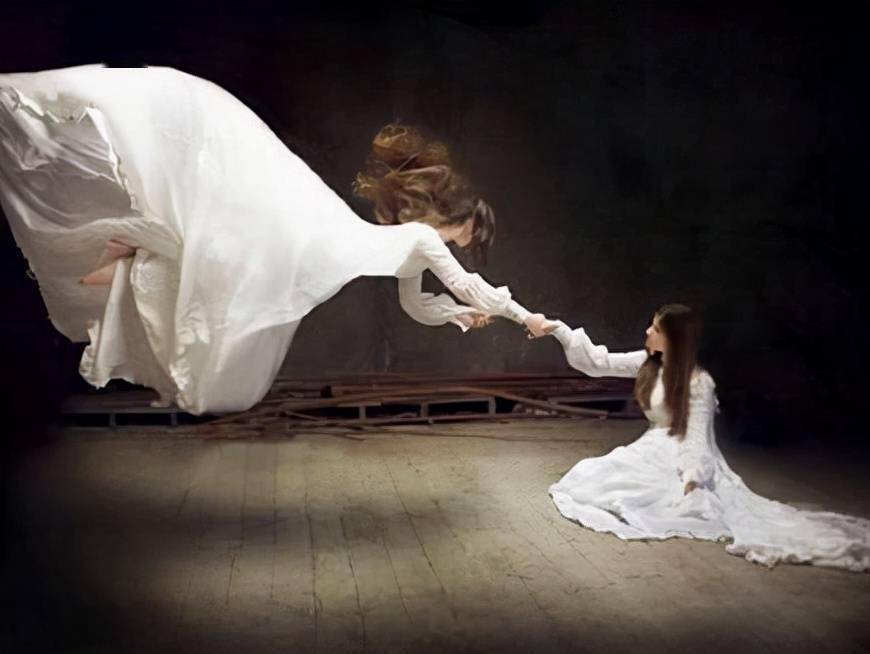 穿越梦境的温暖拥抱，解读梦到已故亲人的深层含义