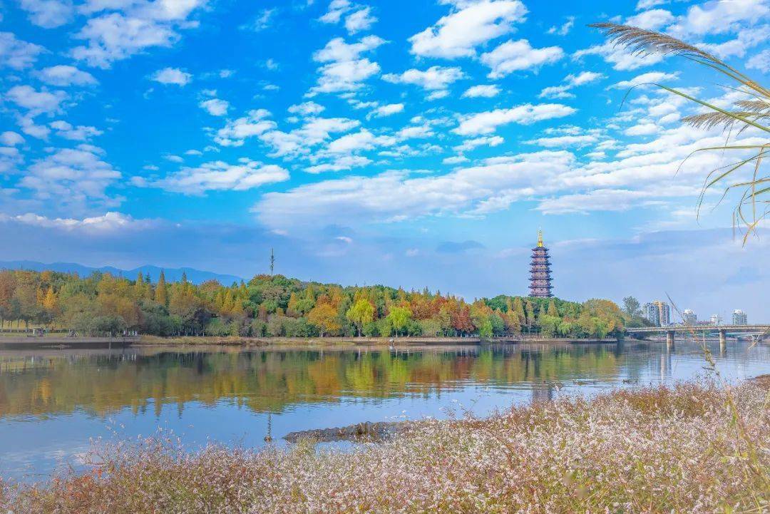 金华的山水犹如仙人点墨般，散布在这座城市之中。人们自古就在山山水水