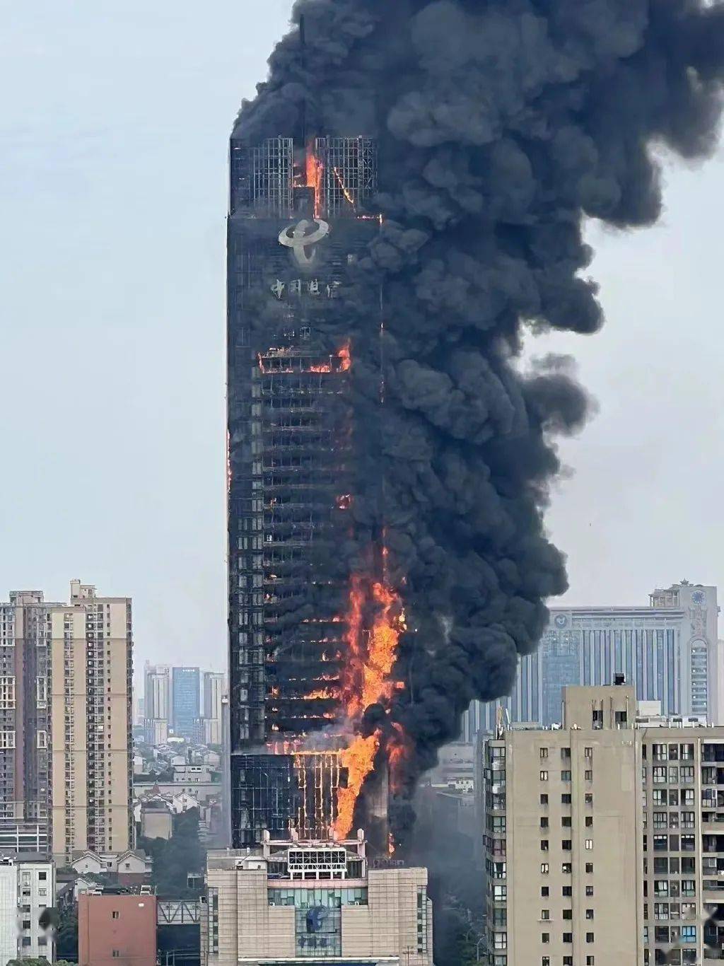 昨日一218米高楼起火！