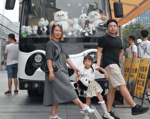 四川家庭结伴五日游报团费用？四川家庭五日游报团吃住行全攻略！四川五天游(图1)