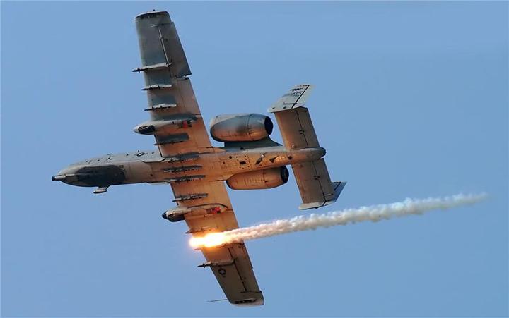 罕见猛图:战机开火瞬间