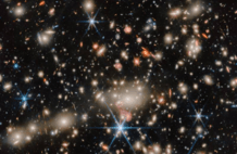 该星系团为探索遥远宇宙提供了观测视角