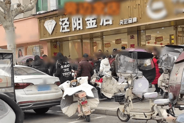 孩子私卖长辈金镯被金店1.7万元回收，家长半年后发现要求退还遭拒绝，市监局和警方介入调查