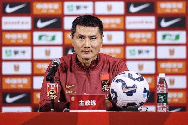 邵佳一接受人民日报采访，称国足目标必须冲击世界杯决赛圈：我不认为中国球员实力很差