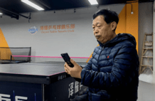 不打牌不闲坐！67岁退休教师互联网“逆袭”：从找错别字解闷，到写3000篇网文圈粉