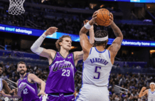 马尔卡宁空砍27分 班凯罗23+7+8魔术胜爵士