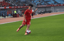 国足7比0狂胜！头号球星邝兆镭造3球，实力超同龄人，能踢中超吗