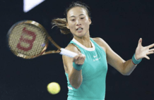 复出首秀告捷！WTA多哈赛-郑钦文2-1逆转前澳网冠军晋级