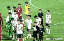 倒霉乌龙球送绝杀！印尼门将崩溃捂脸 被U17国足打自闭 2场丢10球