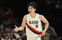杨翰森补篮暴扣！出战4分47秒 贡献2分1板1抢断