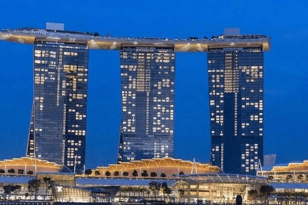 一中国公民在新加坡赌博后跳楼身亡，我使馆郑重提醒