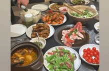 新年快乐！归化国脚塞尔吉尼奥与家人一起包饺子(图)