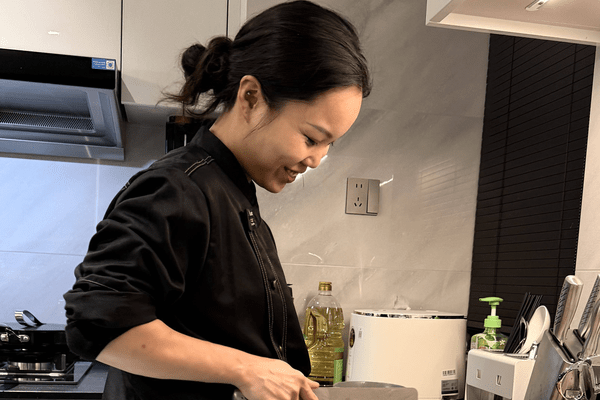 湖南95后女生上门做年夜饭月入4万多：春节前订单就满了，希望来年在长沙买房