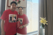 陪练回应樊振东输国乒小将！王楠富豪老公发红包，钱太多掉了一地
