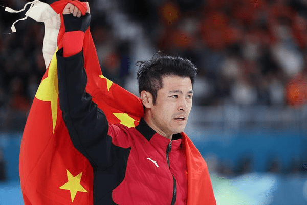 亚洲第一人！宁忠岩米兰冬奥“滑疯了” 终于站上最高峰