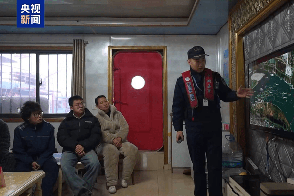 新春走基层丨江豚跃水 百舸争流 离不开长江黄金水道上的这份守护