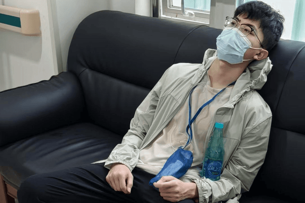 大山里走出来的23岁博士研究生确诊胃癌晚期，抗癌大半年化疗十多次，目前病情暂趋稳定