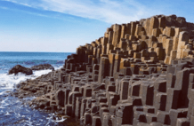 5000万年前，地球上根本没有人，那这些六边形柱子又是谁建造的？