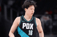 开拓者官方闹乌龙！把杨瀚森误写为双向合同 球迷热议交易可能性