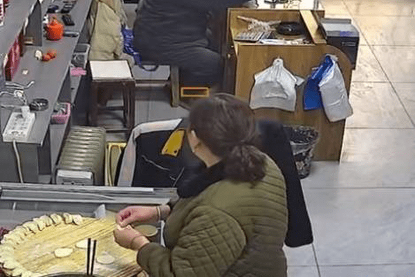 上一秒还在聊天！63岁丈夫突然离世，妻子悲痛