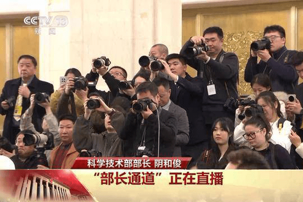 涉及人形机器人、新能源汽车等 首场“部长通道”回应了这些热点