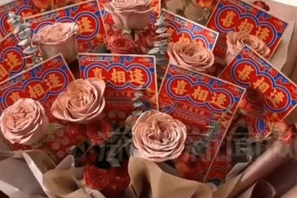 女子收到男友送的生日礼物刮刮乐花束，刮出80万元：奖金将孝敬父母、旅游、存银行