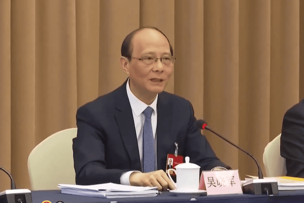 青海省委书记吴晓军：从头至尾看了《生命树》，数次落泪