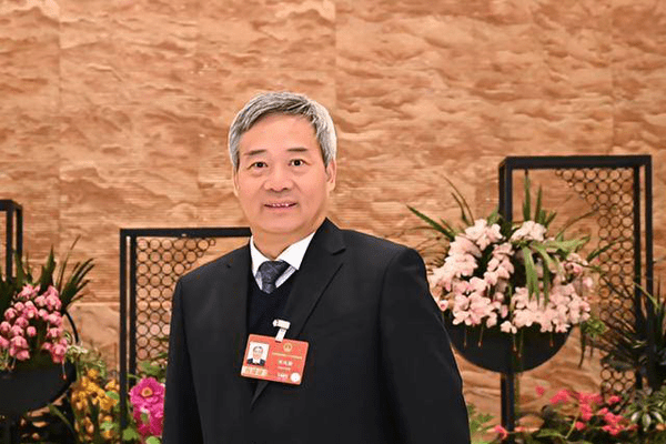 人大代表建议：适当降低法定结婚年龄，鼓励适龄群体早生早育