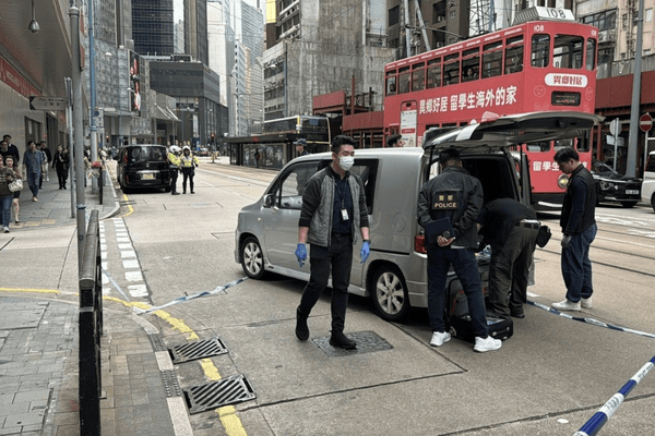 港媒：香港上环发生抢劫案，两人兑换千万港元后遇劫，三名涉案男子被当场拘捕