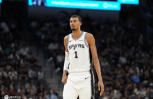 文班5战砍下165分57板19帽 NBA官方：姚明以来第一人