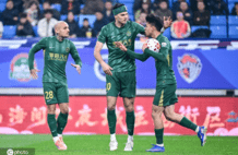 中超-王钰栋双响 浙江队2分钟2球4-1逆转青岛海牛