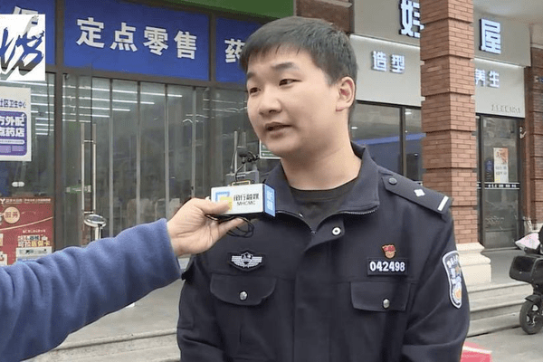 上海八旬独居老人保姆,疯狂偷刷医保卡!"她觉得没人知道谁在用…"