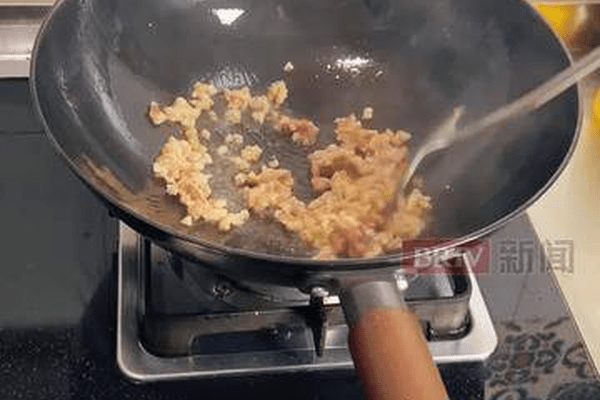 这4个炒菜习惯，可能会使致癌物生成量翻倍！快看看你中招了没有？