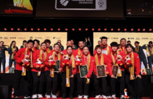 组图：尤伯杯颁奖仪式 中国队收获亚军合影留念