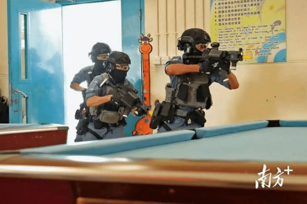 香港警队换装国产冲锋枪，反恐特勤和机场特警先更新