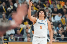火药味！京沪大战屡现冲突 洛夫顿踢倒翟晓川引争议