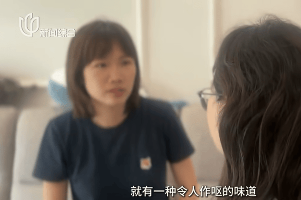 房东崩溃发声：几百万的房被糟蹋了！一对母女租120m²房子养十几只流浪狗，还捡废品背回家……