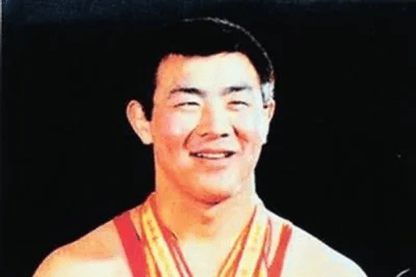 康小伟，在国家队集训驻地逝世