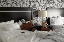 女友晒亚马尔躺在床上敷面膜照片：他能以完美状态踢世界杯，大家不用担心