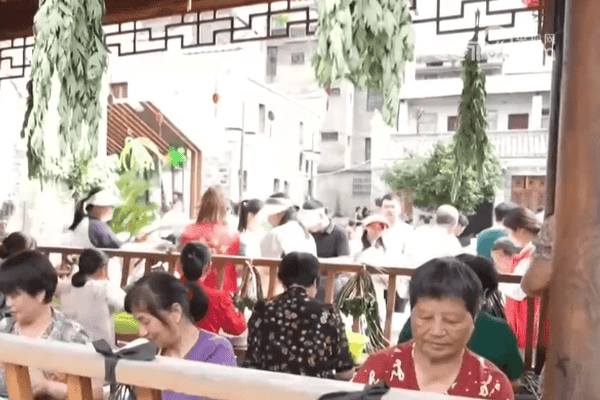 “粽”情喜乐民俗体验留人心 端午元素点亮舌尖新品为传统文化注入新活力