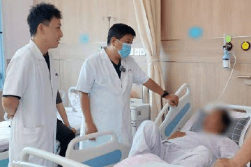 西安一七旬老汉口腔喷血，手术时肺里发现一个辣子